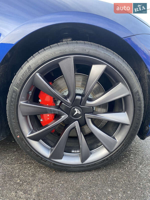 Седан Tesla Model 3 2020 в 