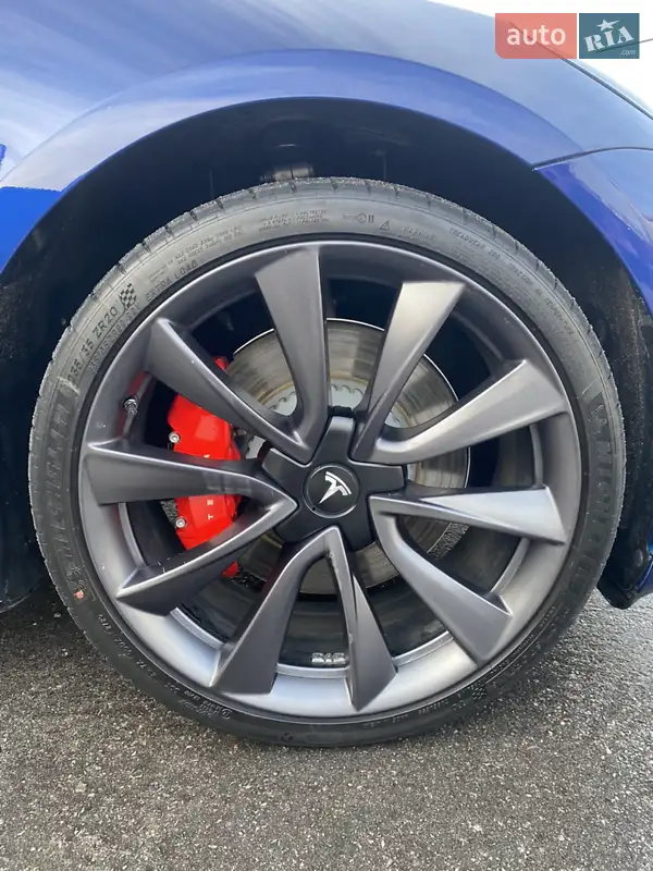 Седан Tesla Model 3 2020 в 