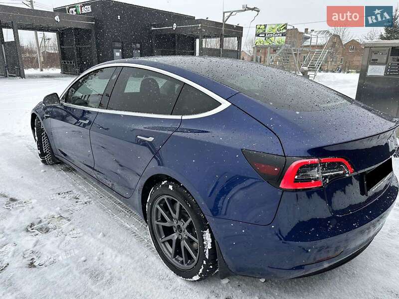 Седан Tesla Model 3 2020 в Львові