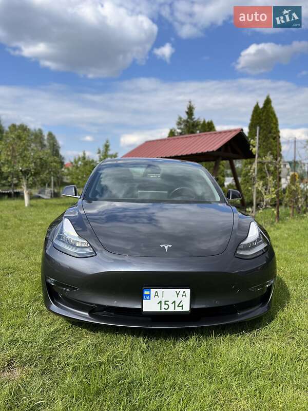 Седан Tesla Model 3 2018 в Броварах