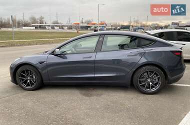Седан Tesla Model 3 2022 в 