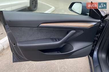 Седан Tesla Model 3 2022 в 