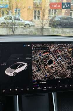 Седан Tesla Model 3 2019 в 