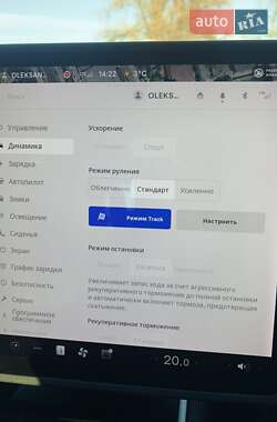 Седан Tesla Model 3 2020 в 
