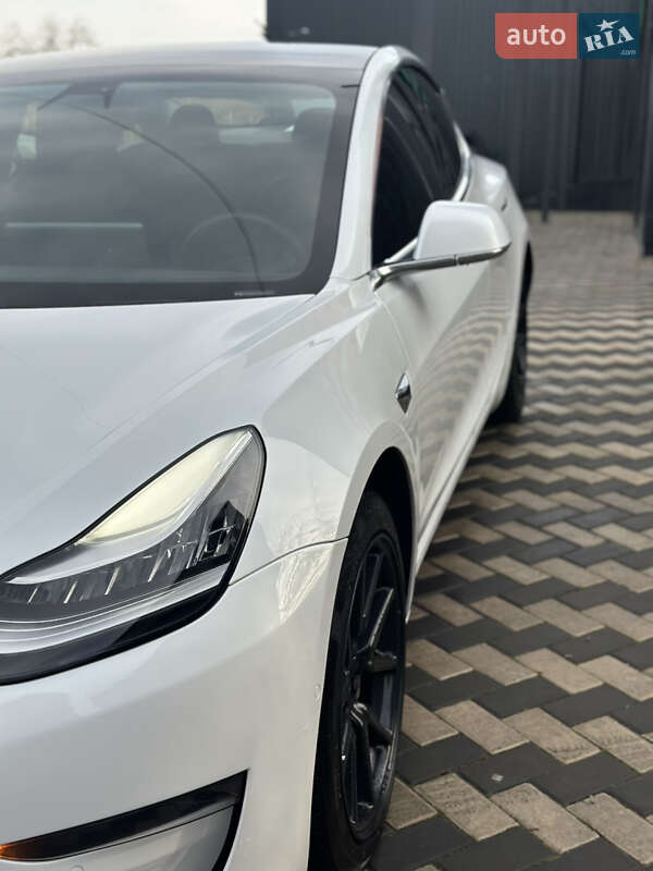 Седан Tesla Model 3 2020 в Николаеве