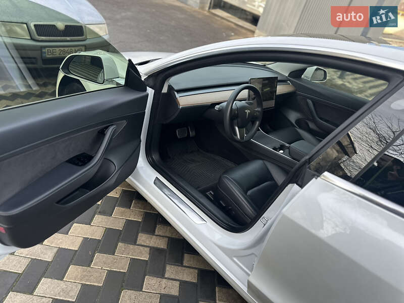 Седан Tesla Model 3 2020 в Николаеве
