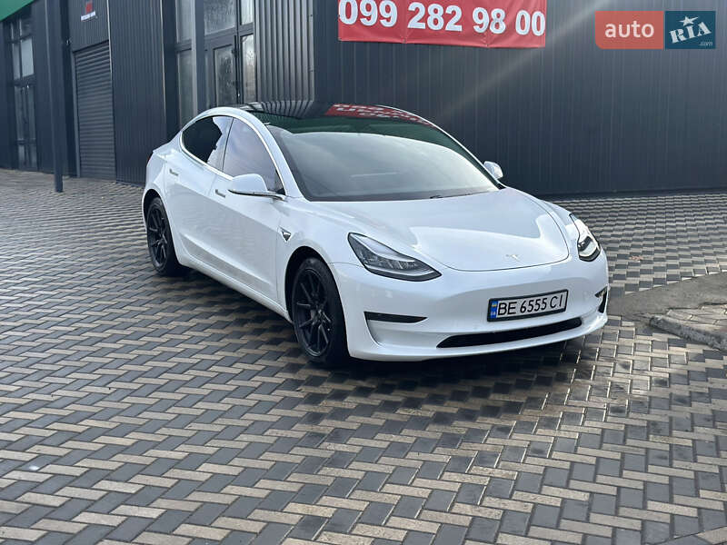 Седан Tesla Model 3 2020 в 
