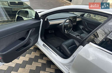 Седан Tesla Model 3 2020 в 