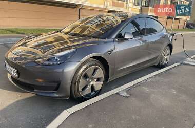 Седан Tesla Model 3 2022 в 