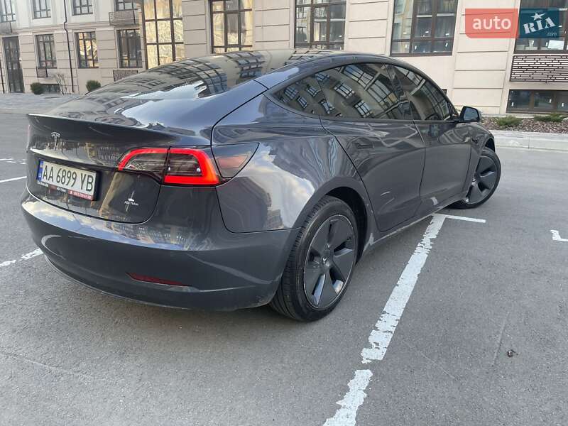 Седан Tesla Model 3 2022 в Киеве