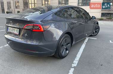 Седан Tesla Model 3 2022 в 
