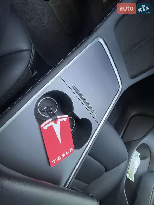 Седан Tesla Model 3 2022 в Киеве