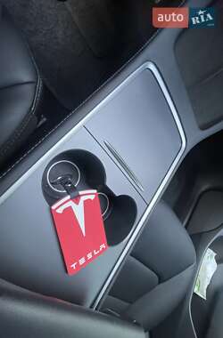 Седан Tesla Model 3 2022 в 