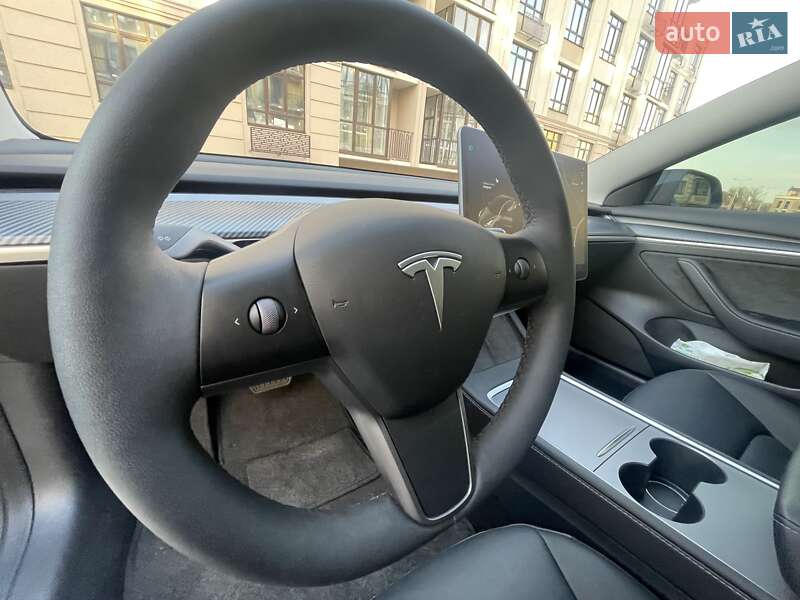 Седан Tesla Model 3 2022 в Киеве