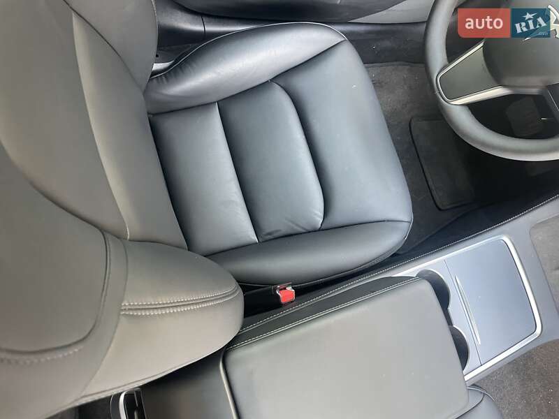 Седан Tesla Model 3 2022 в Киеве