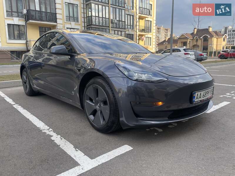 Седан Tesla Model 3 2022 в Киеве