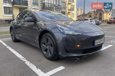 Седан Tesla Model 3 2022 в 