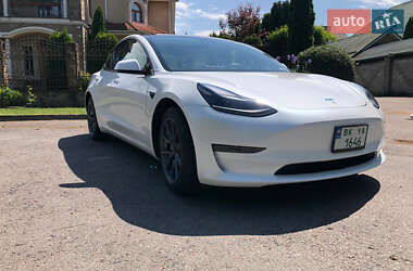 Седан Tesla Model 3 2021 в 