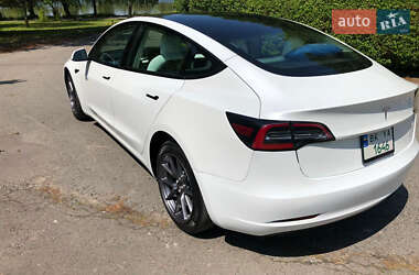 Седан Tesla Model 3 2021 в Ровно
