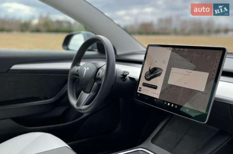 Седан Tesla Model 3 2023 в Тернополі