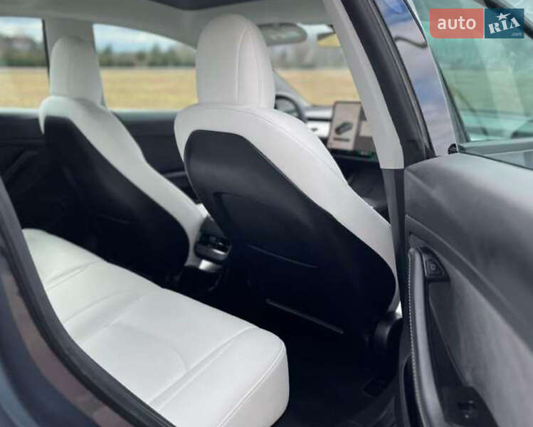 Седан Tesla Model 3 2023 в Тернополі