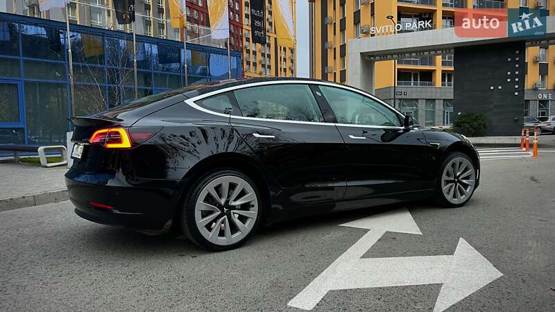 Седан Tesla Model 3 2019 в Києві