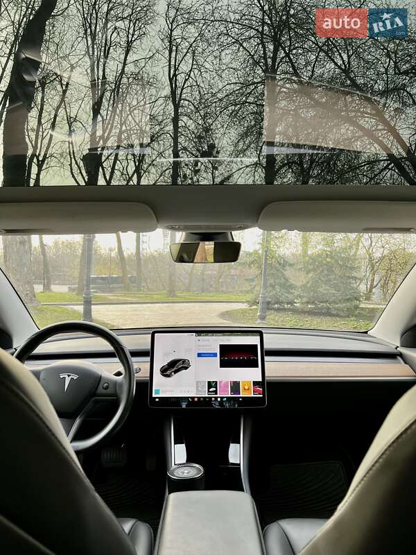 Седан Tesla Model 3 2019 в Києві