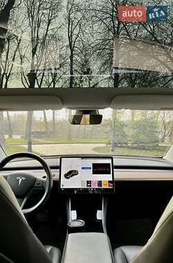 Седан Tesla Model 3 2019 в 
