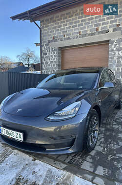 Седан Tesla Model 3 2019 в Івано-Франківську