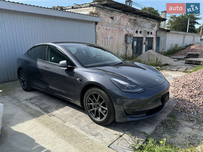 Седан Tesla Model 3 2022 в Дрогобыче