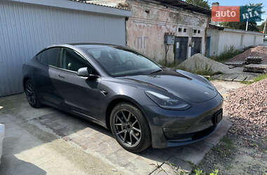 Седан Tesla Model 3 2022 в 