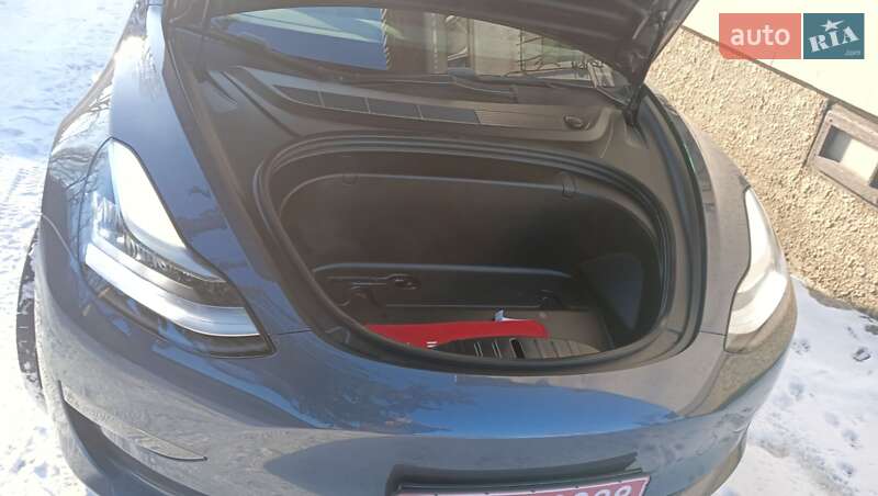 Седан Tesla Model 3 2019 в Києві