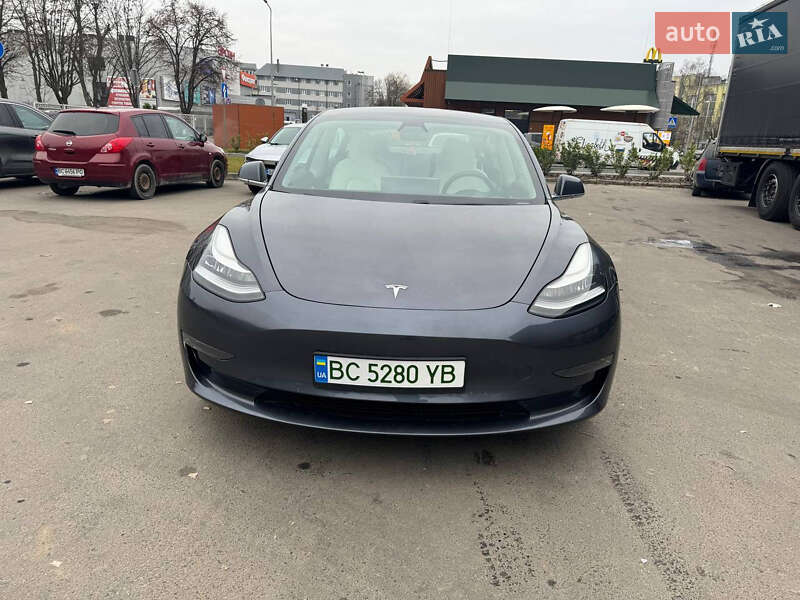 Седан Tesla Model 3 2019 в Львове