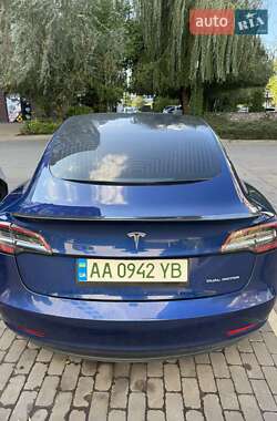 Седан Tesla Model 3 2019 в Киеве