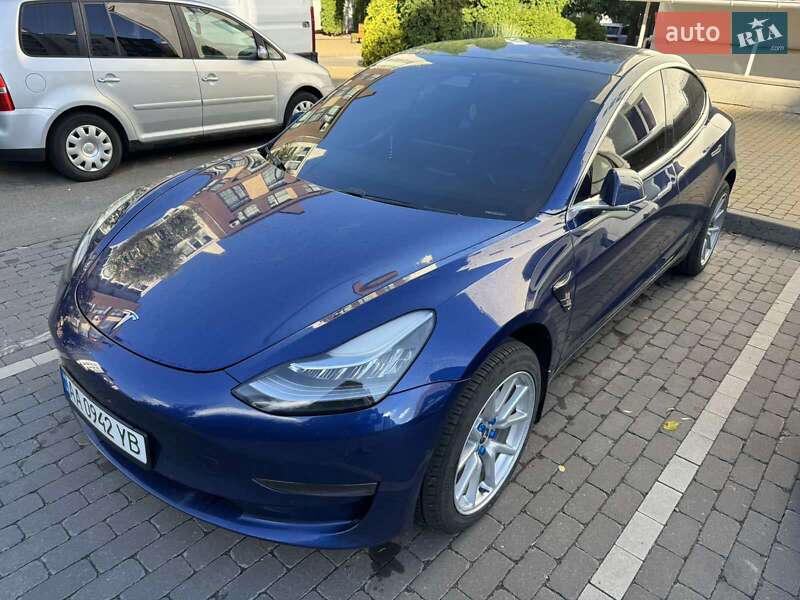 Седан Tesla Model 3 2019 в Киеве