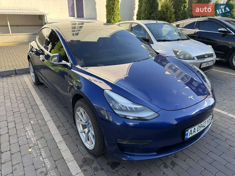 Седан Tesla Model 3 2019 в Киеве