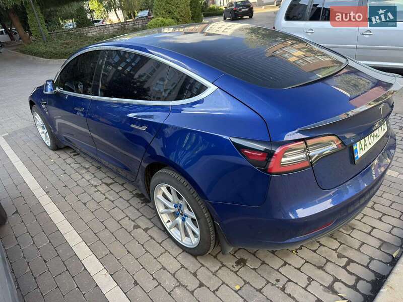 Седан Tesla Model 3 2019 в Киеве