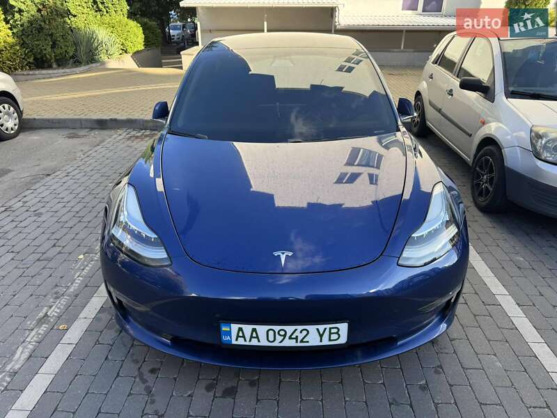 Седан Tesla Model 3 2019 в Киеве