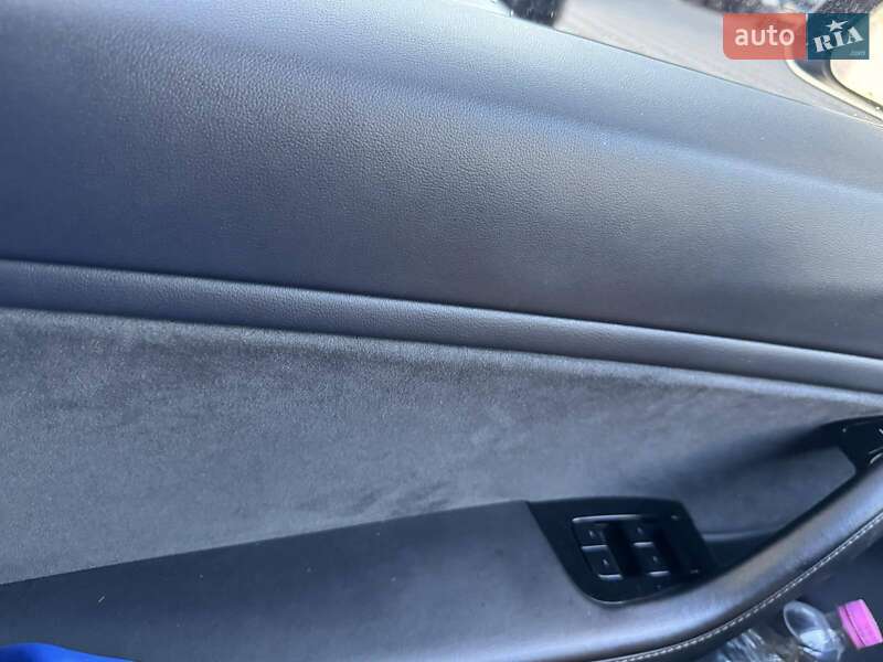 Седан Tesla Model 3 2019 в Киеве