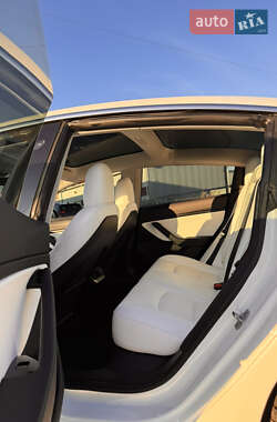 Седан Tesla Model 3 2019 в 