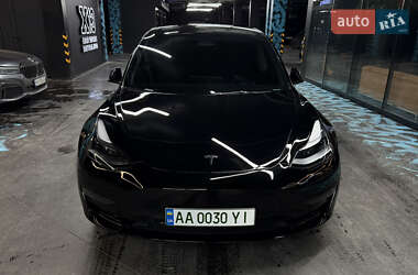 Седан Tesla Model 3 2022 в 