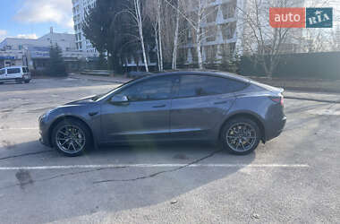 Седан Tesla Model 3 2022 в 