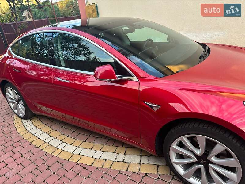 Седан Tesla Model 3 2020 в Коломиї