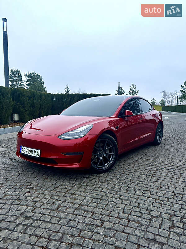 Седан Tesla Model 3 2020 в 