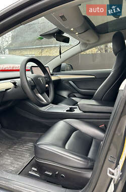Седан Tesla Model 3 2021 в 