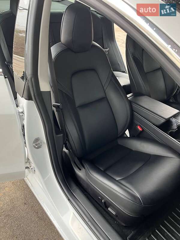 Седан Tesla Model 3 2018 в Киеве