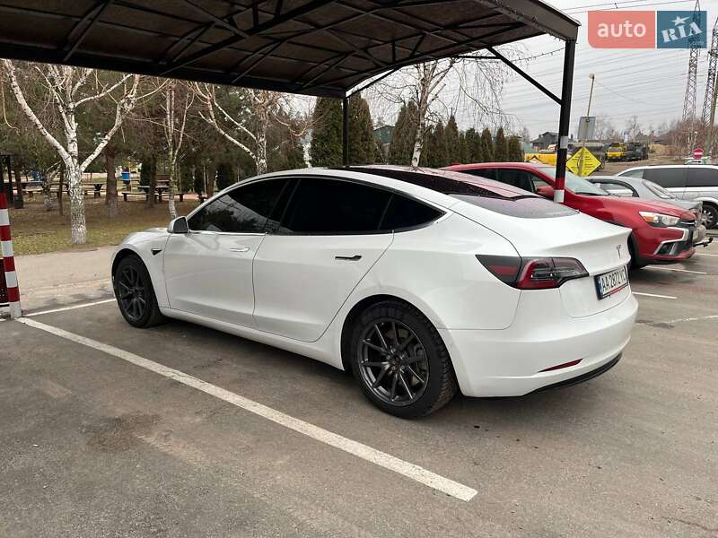 Седан Tesla Model 3 2018 в Киеве