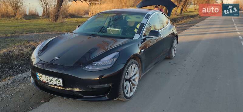 Седан Tesla Model 3 2018 в Львове