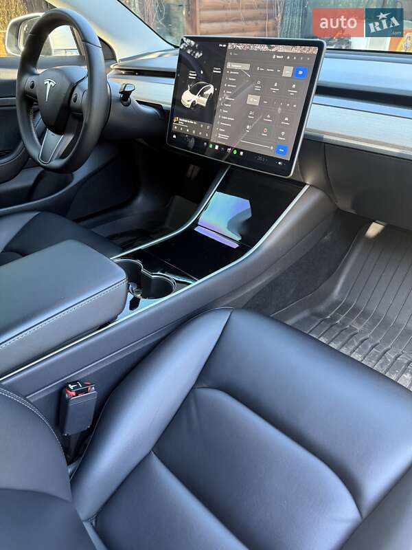 Седан Tesla Model 3 2019 в Днепре