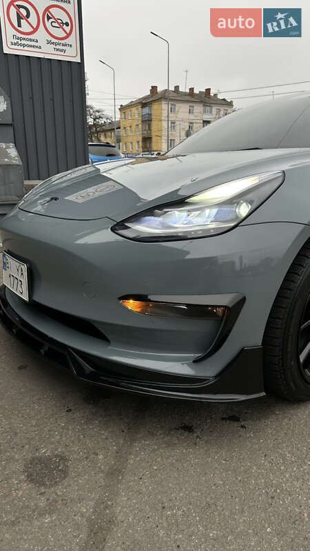 Седан Tesla Model 3 2021 в Кременчуці